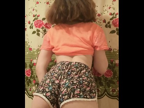 ❤️ Nwa ọhụrụ sexy na-eyipụ uwe mkpirisi ya na igwefoto Mmekọahụ  ❤